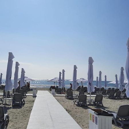 Holiday Rezidence Kazeboo Beach Lägenhet Năvodari Exteriör bild