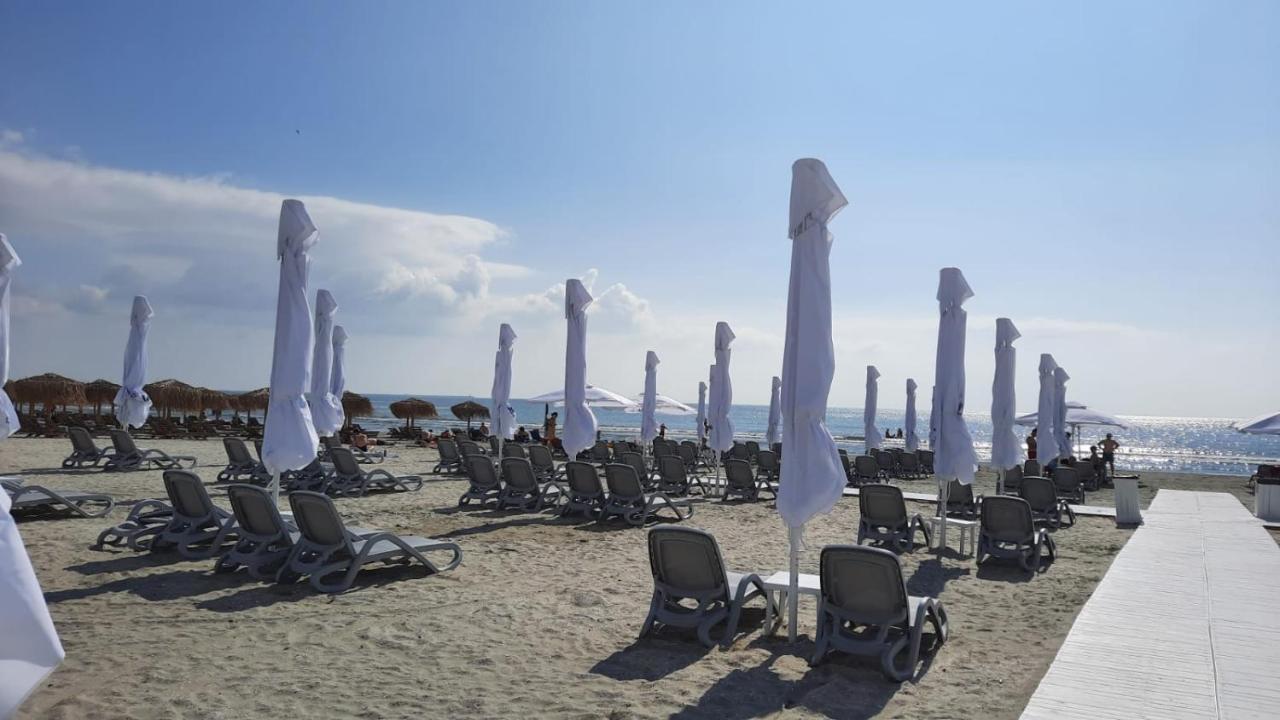 Holiday Rezidence Kazeboo Beach Lägenhet Năvodari Exteriör bild