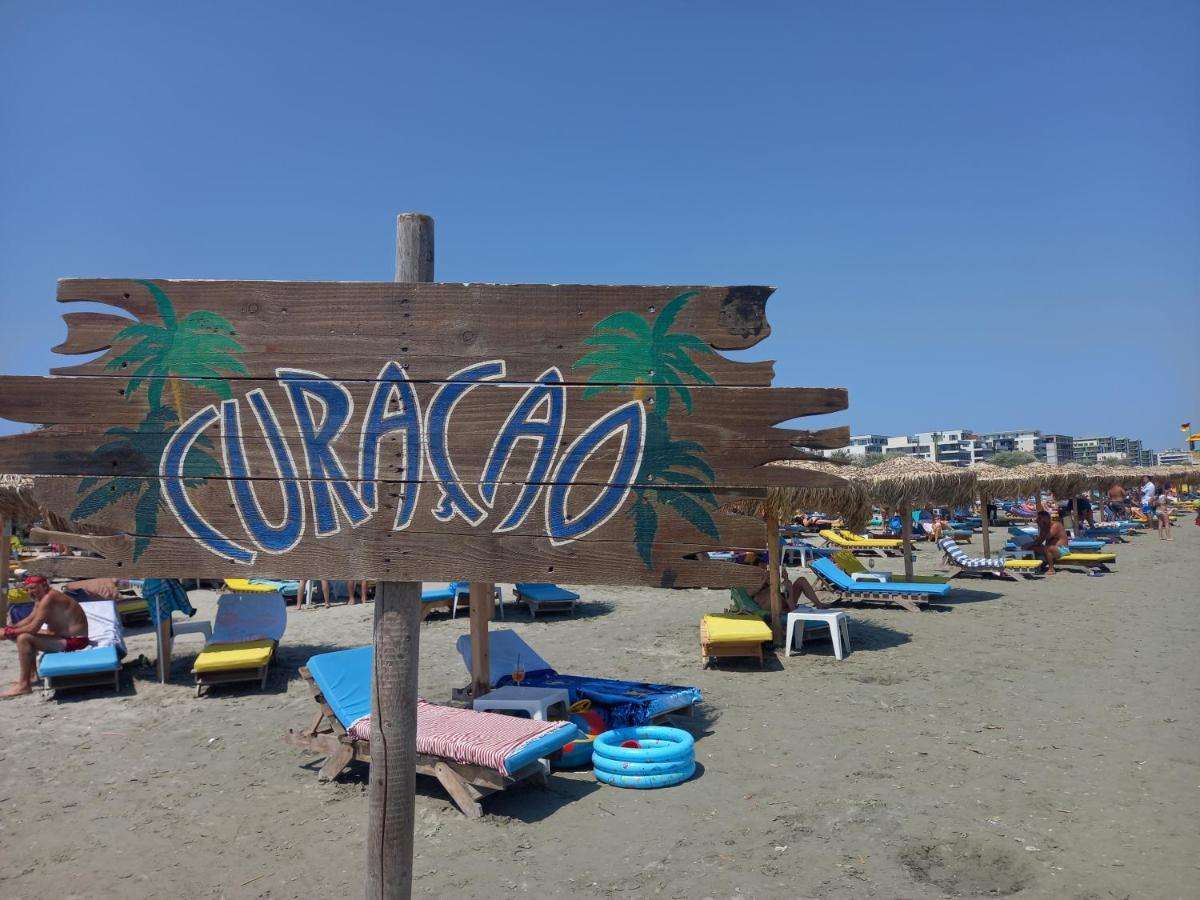 Holiday Rezidence Kazeboo Beach Lägenhet Năvodari Exteriör bild